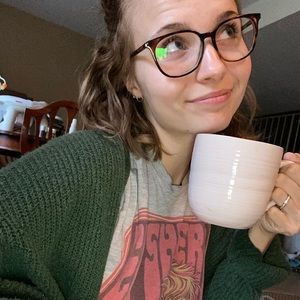 Meet your Posher, Alyssa